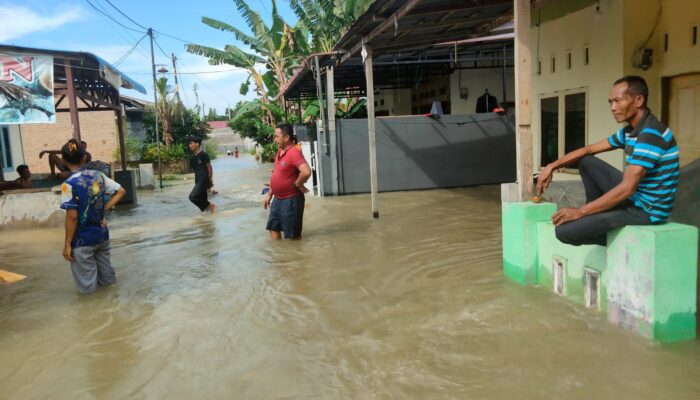 Tanggul Sungai Jebol, Ribuan Rumah Terendam