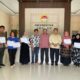 Wakil Rektor III UNA Bidang Kemahasiswaan Ir. Ansoruddin, M.P, foto bersama dengan dosen penerima reward dan penghargaan dalam meningkat motivasi dan mutu pendidikan. Waspada/Ist