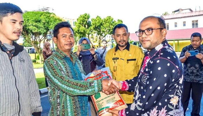 Dinas Pertanian Padangsidimpuan Salurkan 29 Ton Bibit Padi Gemas El Nino