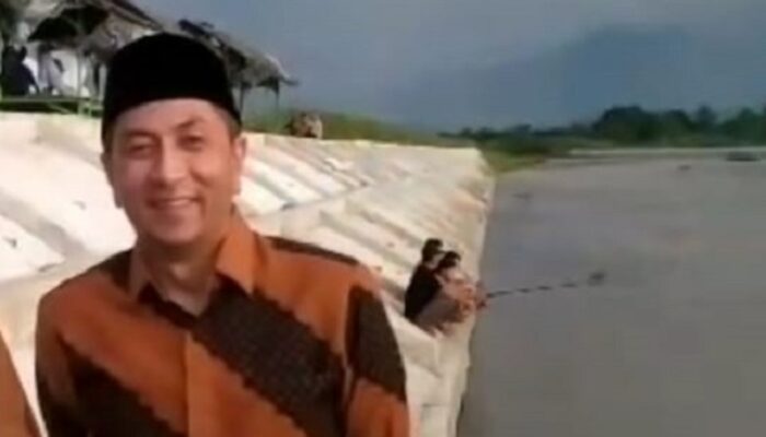 Imam Salat Di Pinggir Aekgodang, Zuhri Mohon Doa Dan Dukungan
