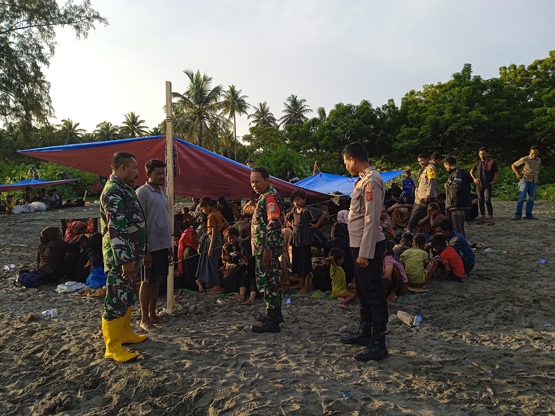 Ditolak Warga Pidie, 180 Pendatang Ilegal Rohingya Bertahan Di Pantai Blang Raya