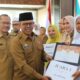 Pelaku inovasi daerah mendapat hadiah dan penghargaan dari Pemerintah Kabupaten Aceh Utara,. Senin (11/12). Waspada/ist