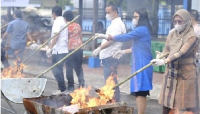 Ribuan Uang Palsu Pecahan Rp100 Ribu, Ganja Dan Sabu Dimusnahkan
