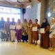 Petugas Kesehatan Puskesmas, rumah sakit dan klinik penerima penghargaan dalam pelayanan TBC terbaik, foto bersama saat Pernyataan Bersama YMMA Asahan bersama Pemkab Asahan berkomitmen untuk berkolaborasi dalam upaya penanggulangan penyakit TBC di Kab Asahan. Waspada/Sapriadi