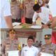 SERAH TERIMA LINMAS: Pj Bupati Aceh Timur Ir Mahyuddin M.Si, menandatangani berita acara serah terima personel Linmas ke Polres Aceh Timur dan Polres Langsa di Lapangan Upacara Pemkab Aceh Timur di Idi, Rabu (13/12). Waspada/Muhammad Ishak
