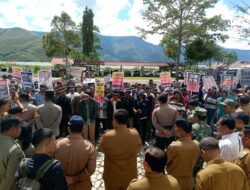 Masyarakat Samosir Demo Desak Tutup PT TPL
