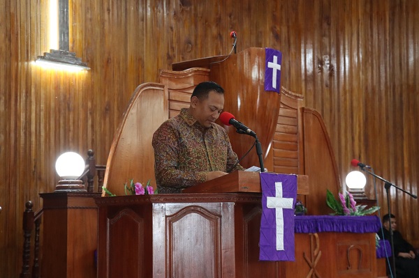 KAPOLRES Humbahas AKBP Hary Ardianto menyampaikan sambutan dalam perayaan Natal keluarga besar Polres Humbahas. Waspada/Ist