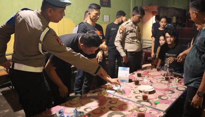 Cafe Galaxy Dan Roland Dirazia Polisi
