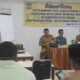 Kepala DPMPTSP Aidil Yudi Irawan didampingi Sekretaris Ir Ismet Taufik Kabid Pengaduan, Kebijakan dan Pelaporan Layanan Wadri, saat memberikan arahan kepada peserta Bimtek Perizinan Berusaha Berbasis Risiko, Senin (4/12/2023). WASPADA/Ariefh
