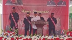 Ketua KPA Wilayah Langsa, Tgk Burhansyah, SH saat membacakan sambutan Wali Nanggroe Aceh, Tengku Malik Mahmud Al-Haythar pada Peringatan Milad ke-47 GAM di halaman Masjid Babussalam Gampong Kuala Langsa, Kecamatan Langsa Barat, Senin (4/12). Waspada/dede