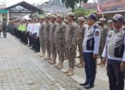 PIMPINAN dan Forkopimda Karo saat memeriksa pasukan di halaman Mapolres Tanah Karo. Waspada/Micky Maliki.