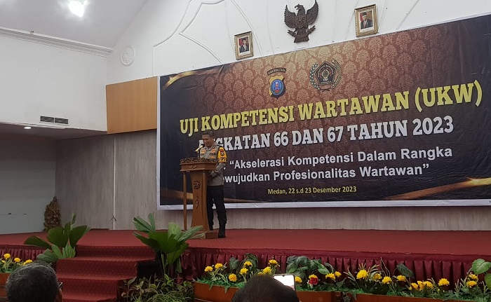 Kapolda Sumut, Irjen Agung Setya Imam Effendi memberi sambutan. (Waspada/Khairul Boangmanalu)