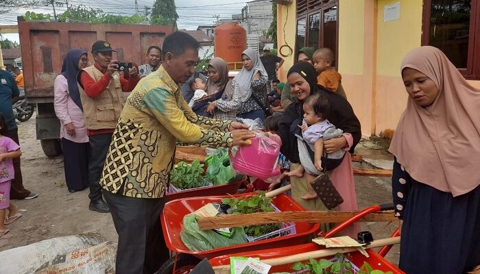 Wujudkan Pangan Sehat, PKK Bantu Bibit Sayur Siap Tanam
