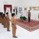 Sekdakab Sergai H. M Faisal Hasrimy mewakili Bupati Sergai H. Darma Wijaya mengambil sumpah/janji 10 Kepala Sekolah. Waspada/ist