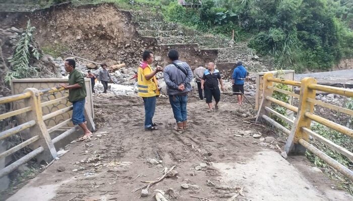 Tim Gabungan Bersihkan Dampak Banjir Haranggaol Horisan