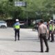 Personel Satlantas Polres Sergai menghentikan kendaraan roda dua saat razia Ops Lilin Toba di Perbaungan. Waspada/ist