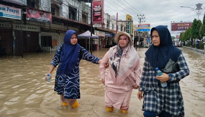11 Kecamatan Terkepung Banjir, Korban Capai 43.782 Jiwa Dan 9.802 Mengungsi