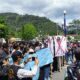 Kantor Bupati dan DPRD Tapteng didemo Gerakan Lintas Pemuda Ormas Mahasiswa dan Masyarakat Tapteng, Rabu (27/12). Waspada/Hotbin Purba