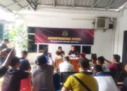 Kajari Kab Asahan Dedying Wibianto Atabay, didampingi Kasi Intel Aguinaldo Marbun saat memberikan penjelasan kinerja selama 2023. Waspada/Sapriadi