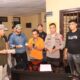 Kapolsek Perbaungan AKP M Pandiangan saat mengamankan pelaku dan barang bukti. Waspada/ist