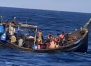 Lima Kapal Rohingya Terpantau Di Laut, Ratusan Warga Pidie Sisir Pantai