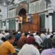 Ustadz Faizal Adriansyah sedang menyampaikan khutbah Jumat di Masjid Raya Baiturrahman, Banda Aceh, Jumat (29/12/23). (Waspada/T.Mansursyah)