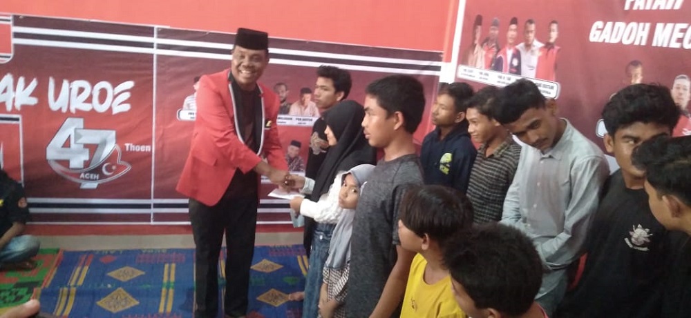 Milad ke-47 GAM yang dilaksanakan di Kantor PA Desa Blang Baro Kecamatan Kuala Kabupaten Nagan Raya, Senin (4/12).(Waspada/Muji Burrahman)