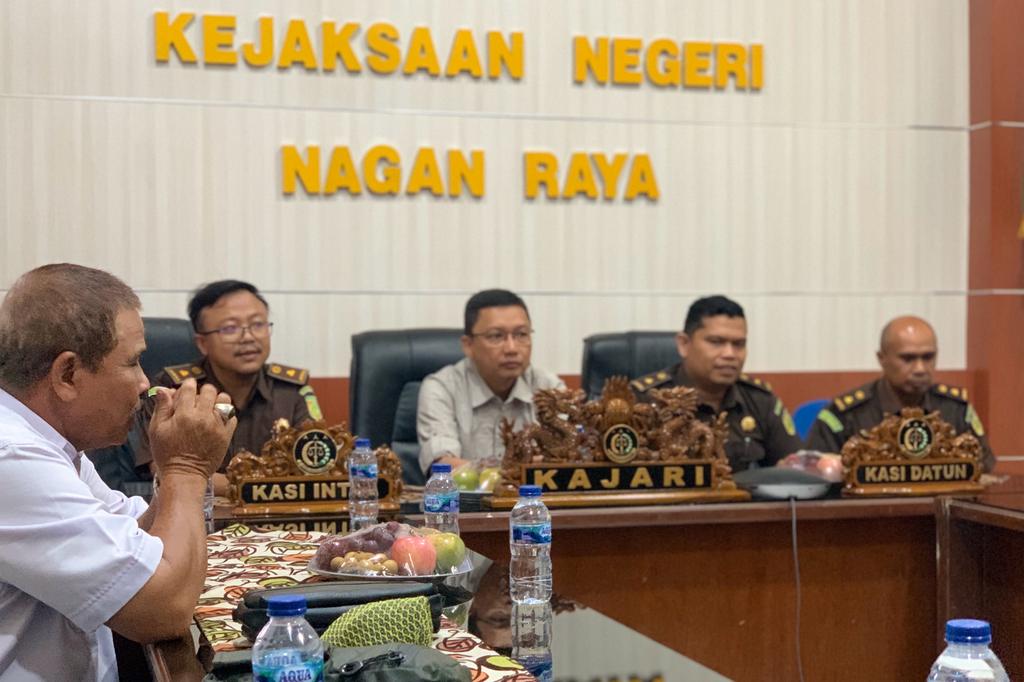 Kajari Nagan Raya Silaturahmi Dengan Insan Pers Kajari Nagan Raya Silaturahmi Dengan Insan Pers