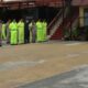 Wakapolres Kompol Pardamean Hutahaean (kanan) mencek kelengkapan jas hujan untuk kesiapan Operasi Lilin Toba di lapangan apel Mapolres, Jl. Jend. Sudirman, Rabu (20/12).(Waspada-Ist).