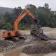 Salah satu alat berat jenis excavator dalam aktivitas penambangan emas tanpa izin (PETI). Waspada/Ist