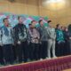 Presidium Majelis Wilayah KAHMI Aceh, Said Muniruddin saat melantik pengurus MD KAHMI Kota Langsa masa bakti 2022-2027 yang digelar di Aula Cakra Donya Langsa, Rabu (20/12) malam. Waspada/dede