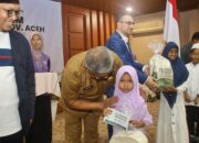 Sekda Aceh Serahkan Beasiswa Yatim Binaan RQV Indonesia