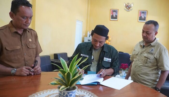 Lindungi Kawasan Hutan Mangrove, KPH III Teken MoU Dengan AWF