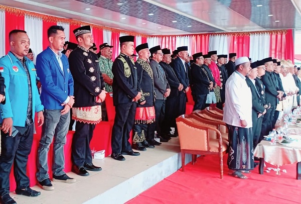 Wakil Ketua I DPD KNPI Aceh Timur, Rusydi S.Hi, mengikuti upacara HUT ke-67 Pemkab Aceh Timur di Lapangan Pusat Pemkab Aceh Timur di Idi, Rabu (29/11). Waspada/Muhammad Ishak