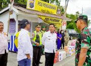 Bupati Radiapoh Hasiholan Sinaga, Kapolres AKBP Ronald FC Sipayung bersama Forkopimda Simalungun meninjau kesiapan salah satu Pos Pengamanan (Pos Pam) Nataru, Jumat (22/12).(Waspada/ist).