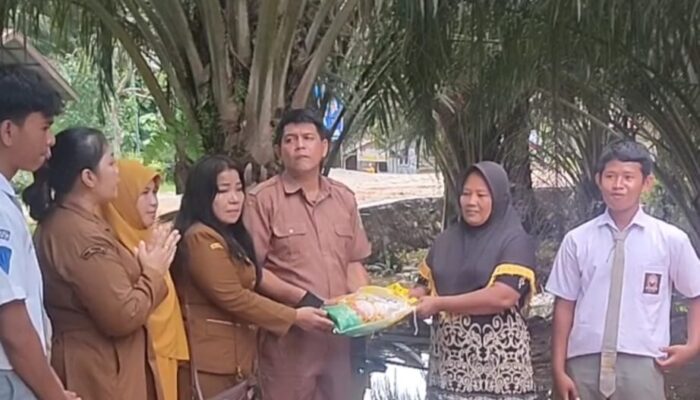Aksi Sosial SMAN 1 Sei Lepan Peduli Korban Banjir