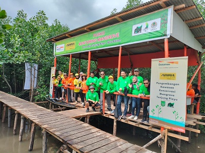 KEGIATAN kolaborasi Danamon dan Adira Finance Dalam Pengembangan Kawasan Mangrove Tanjung Piayu sukses. Waspada/Ist
