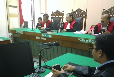 SUASANA persidangan kasus ganja 100kg di PN Medan. Waspada/Rama Andriawan