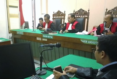 SUASANA persidangan kasus ganja 100kg di PN Medan. Waspada/Rama Andriawan