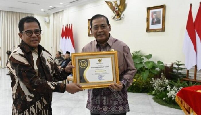 Kembali Raih Penghargaan Dari KIP, Indra Iskandar: Ini Kerja Keras Jajaran Setjen DPR