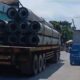 SATU kendaraan bertonase tinggi tampak melintas di Jalan Pasar Nippon, Paya Pasir, Kecamatan Medan Marelan, Medan, belum lama ini. Waspada/Ist