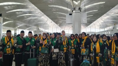 Satu Pesawat Jemaah Umrah Dari Amanah Baitullah Tour Diberangkatkan Satu Pesawat Jemaah Umrah Dari Amanah Baitullah Tour Diberangkatkan