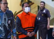 Erik Dkk Resmi Pakai Rompi Orange KPK