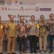 PARA Narasumber acara seminar “Sumut Economic Outlook 2024” yang diselenggarakan Harian Bisnis Indonesia, melakukan sesi foto bersama di sela acara yang digelar di Hotel JW Marriot, Selasa (16/1).