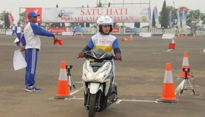 Cara Cerdas Pengendara Perempuan #Cari_Aman