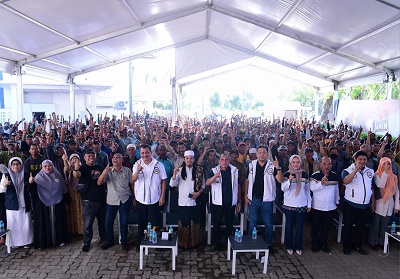 KETUA TPD AMIN Sumut Edy Rahmayadi bersama musisi dan abang becak saat deklarasi dukung AMIN. Waspada/Ist