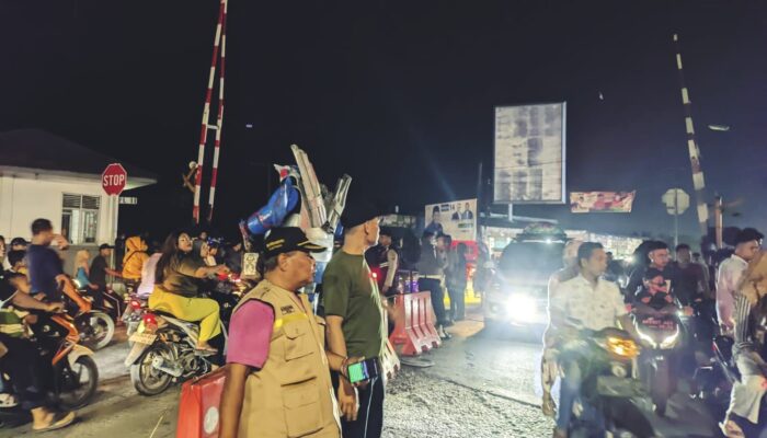 Pengendara Motor Tewas Tersambar KA Jelang Pergantian Tahun