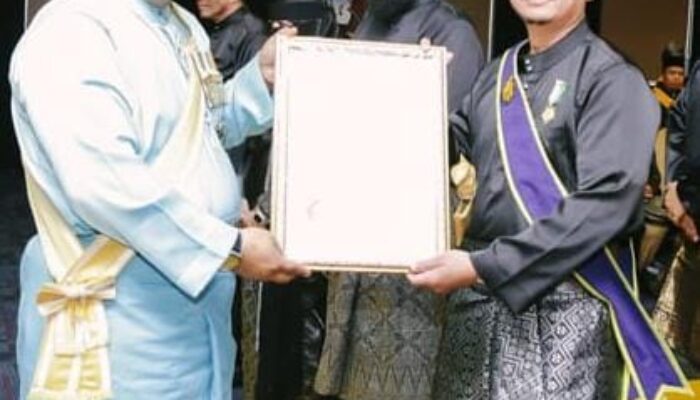 Raja KMBD Kembali Anugerahkan Gelar Adat