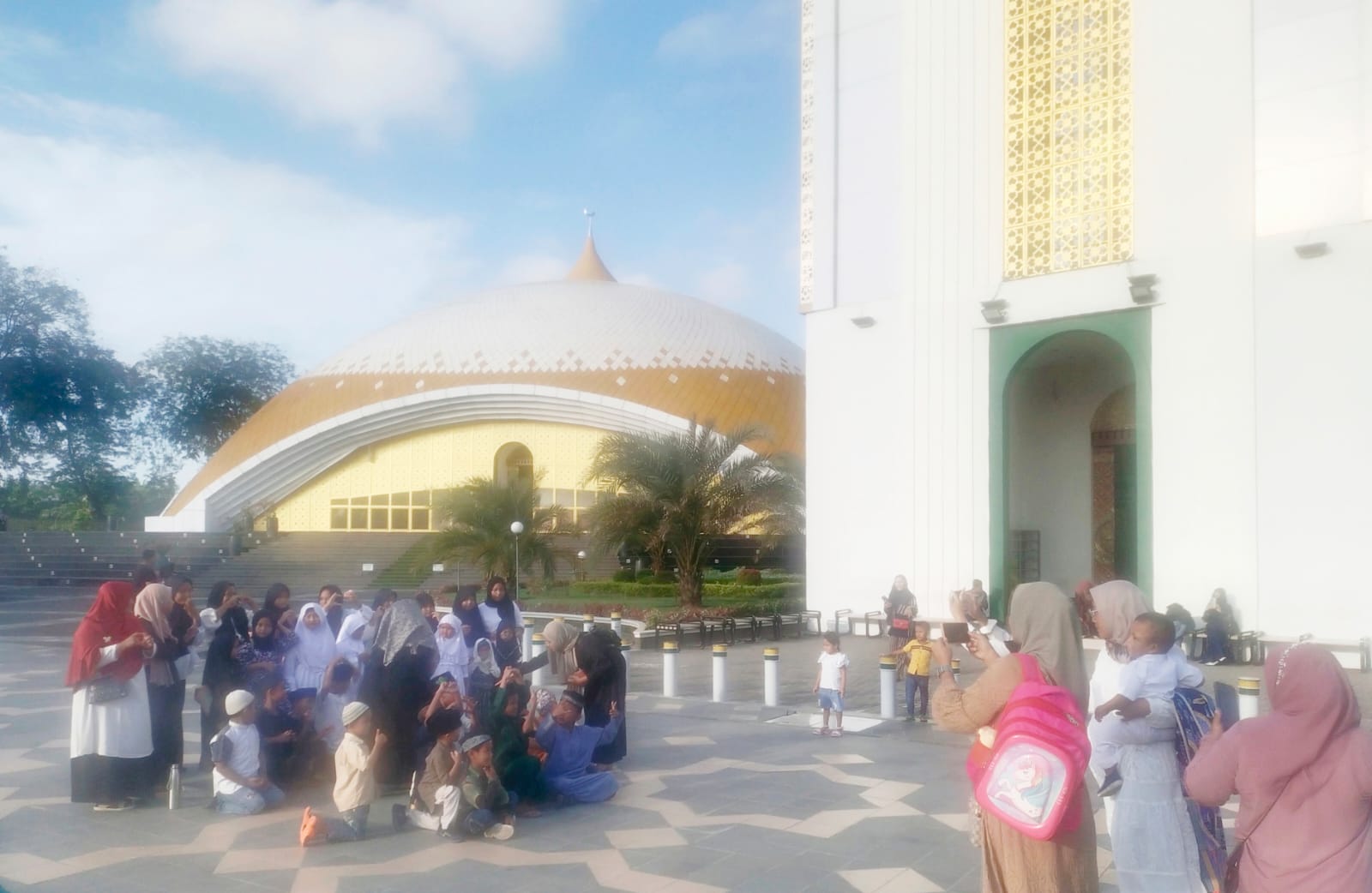 Masjid Agung Sultan Thaf Sinar: Simbol Religius Dan Arsitektur Estetik Di Deliserdang Masjid Agung Sultan Thaf Sinar: Simbol Religius Dan Arsitektur Estetik Di Deliserdang