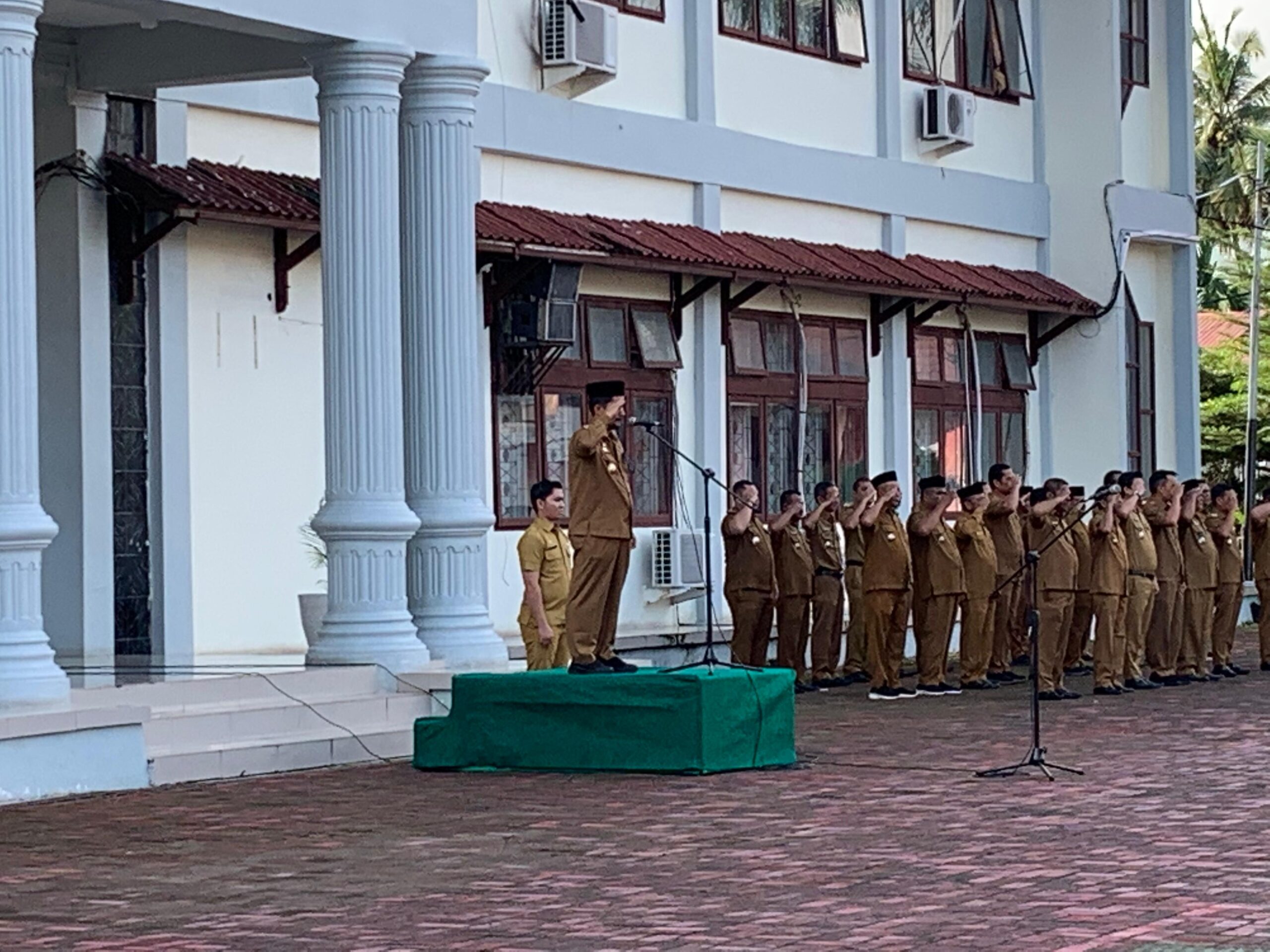 Pj Bupati Agara Pembina Apel Pagi Gabungan Perdana Awal 2024